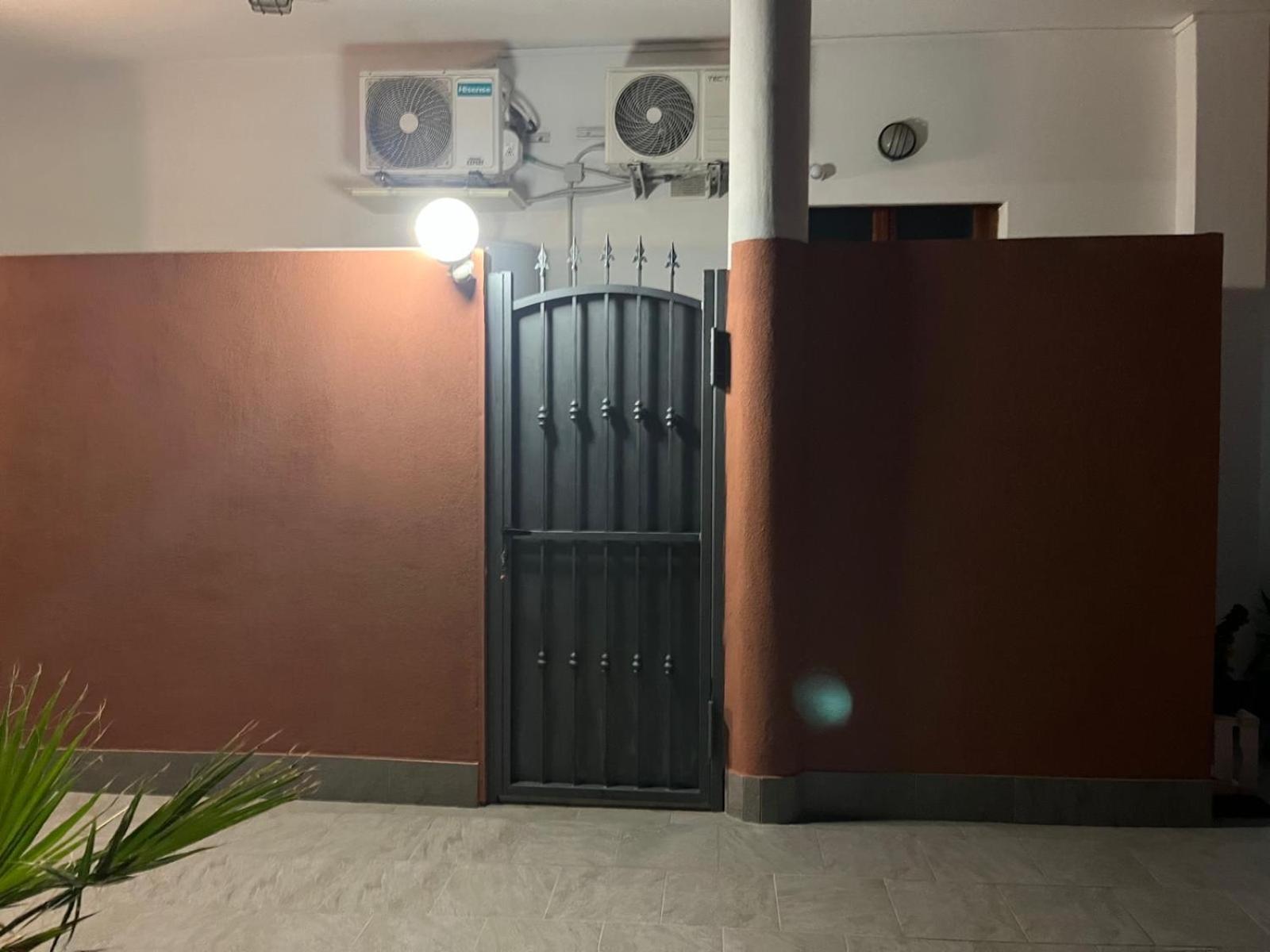 Domus Alice Apartment Monserrato Luaran gambar